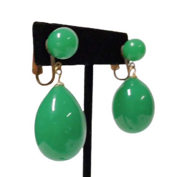 Vintage Jewelry - Vintage Large Green Jade Clip-On Earrings